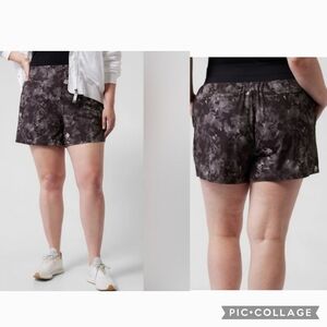 Athleta Brooklyn Lumen Floral Athletic Athleisure Lightweight Shorts Size 14 L